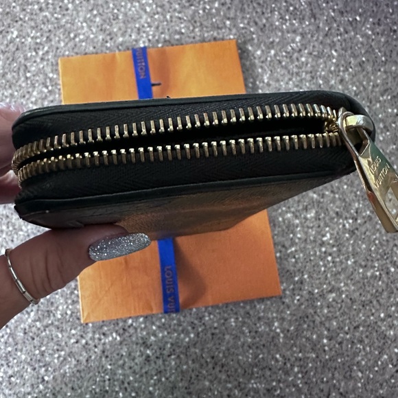 Louis Vuitton wallet - Picture 9 of 13